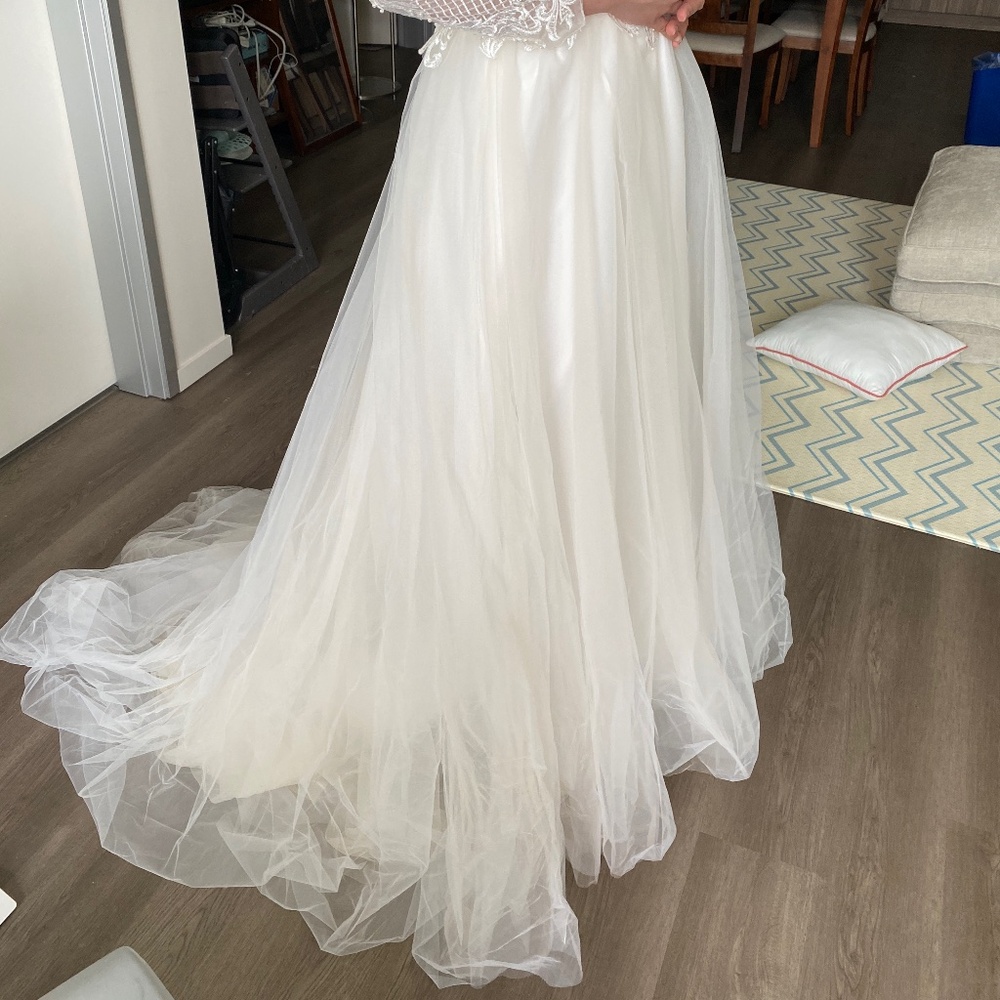 Long Sleeve Lace Pearl Wedding Dress - size 4-6, new - Picture 5 of 6